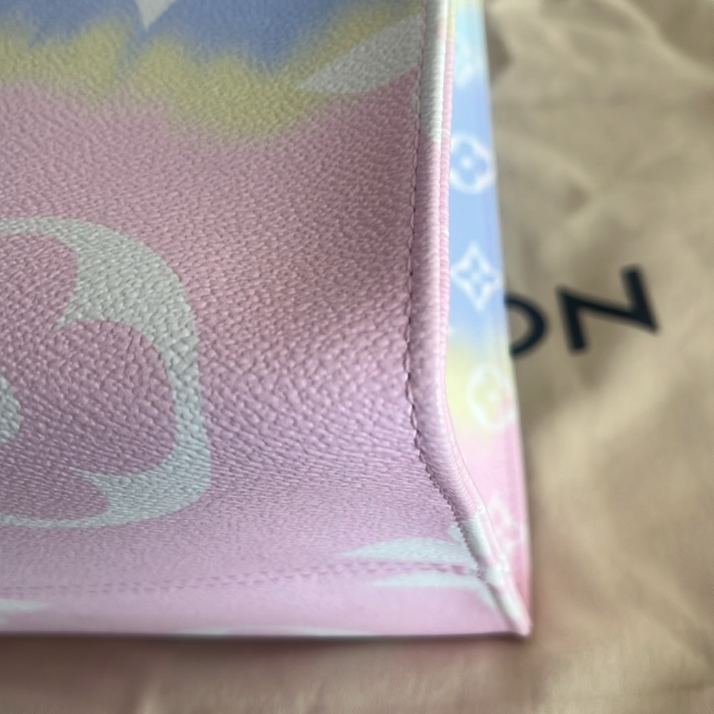 Louis Vuitton Escale On The Go GM - Picture 11 of 15